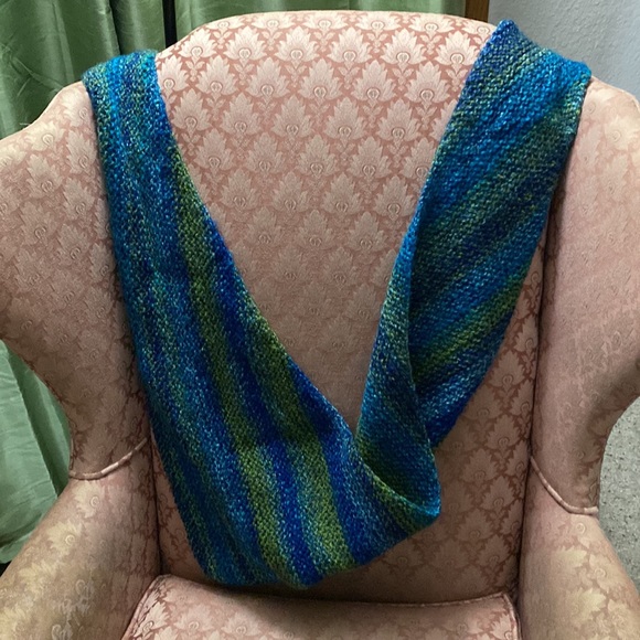 Knit shawl - Picture 2 of 4